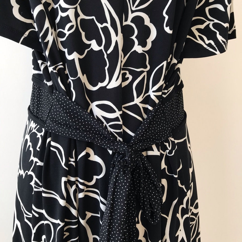 Lane Bryant Print Tie Waist Stretch Dress Sz 26/28 - Picture 4 of 6